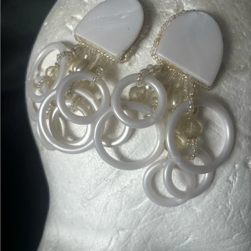 Vintage White Faux Pearl Dangling Earrings Circle Bead square top y2k rare